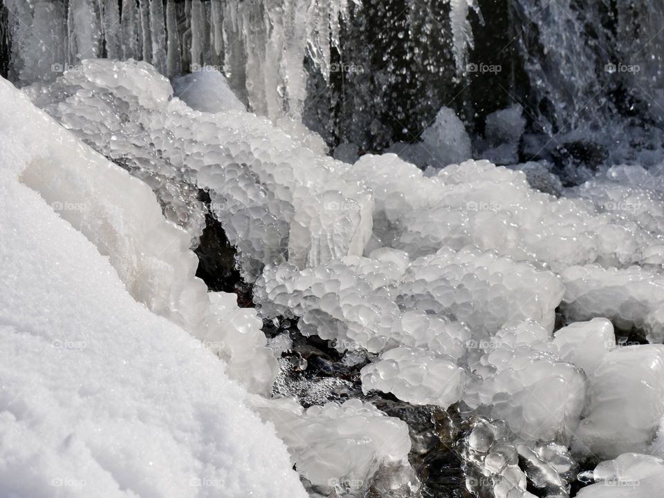 A collection of ice that looks like gigantic white caviar. Very cool looking feature!