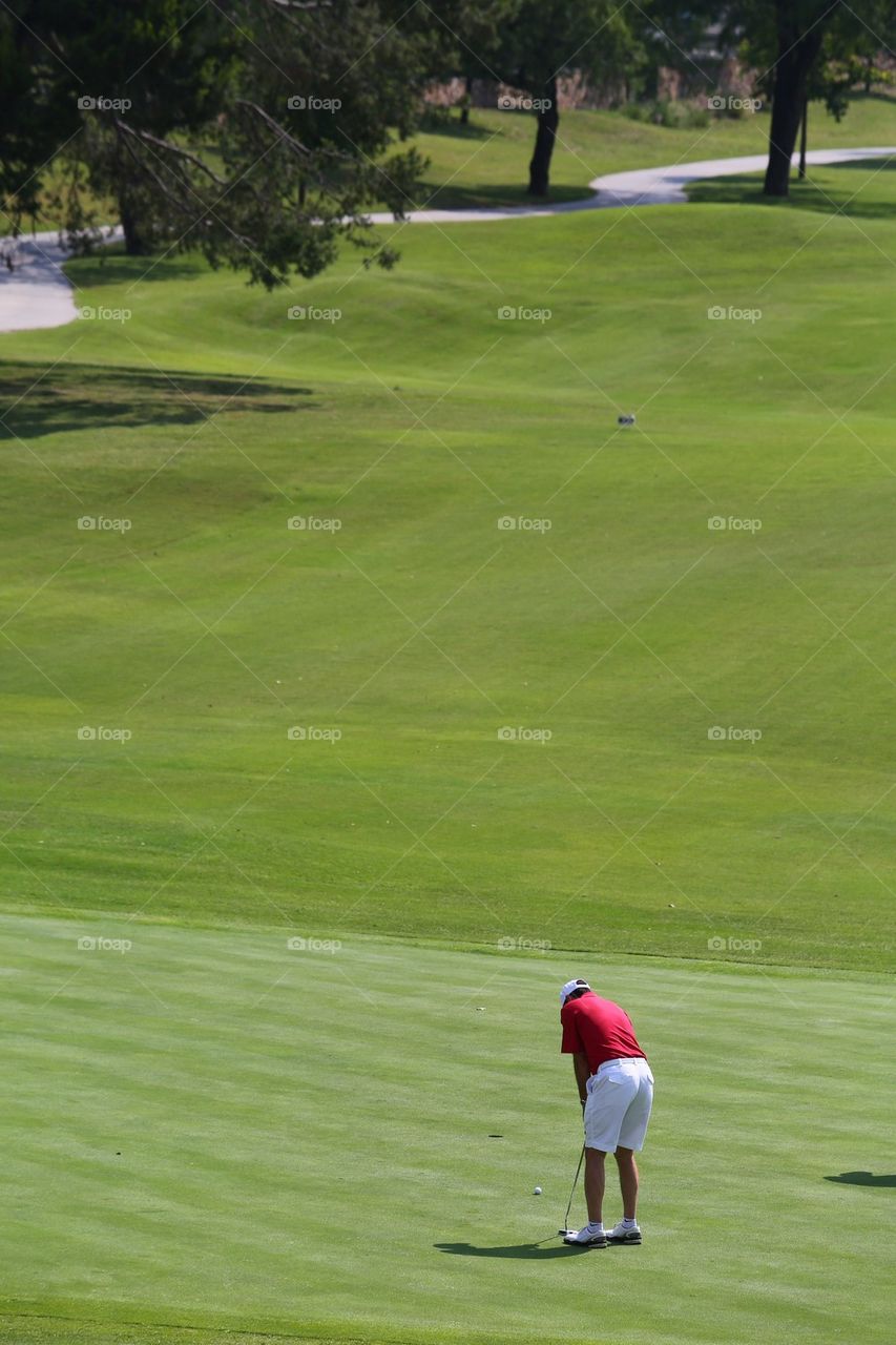 Golf player in green