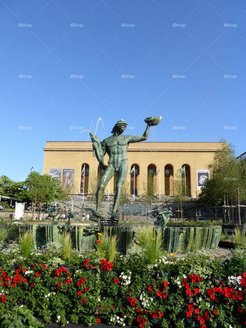 gothenburg green world poseidon statue on the avenue