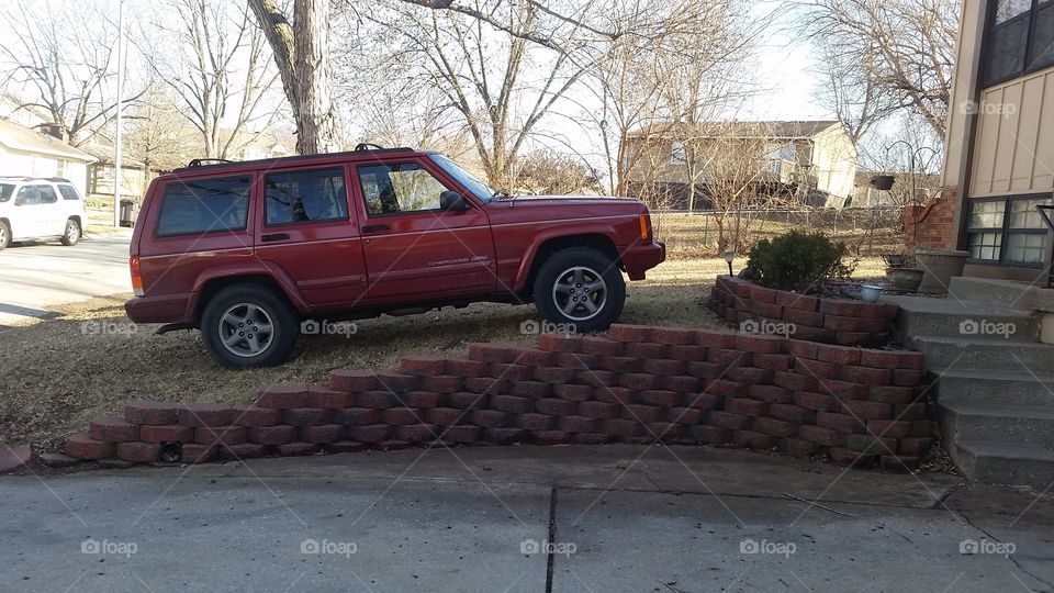 jeep cherokee. parking on the lawn