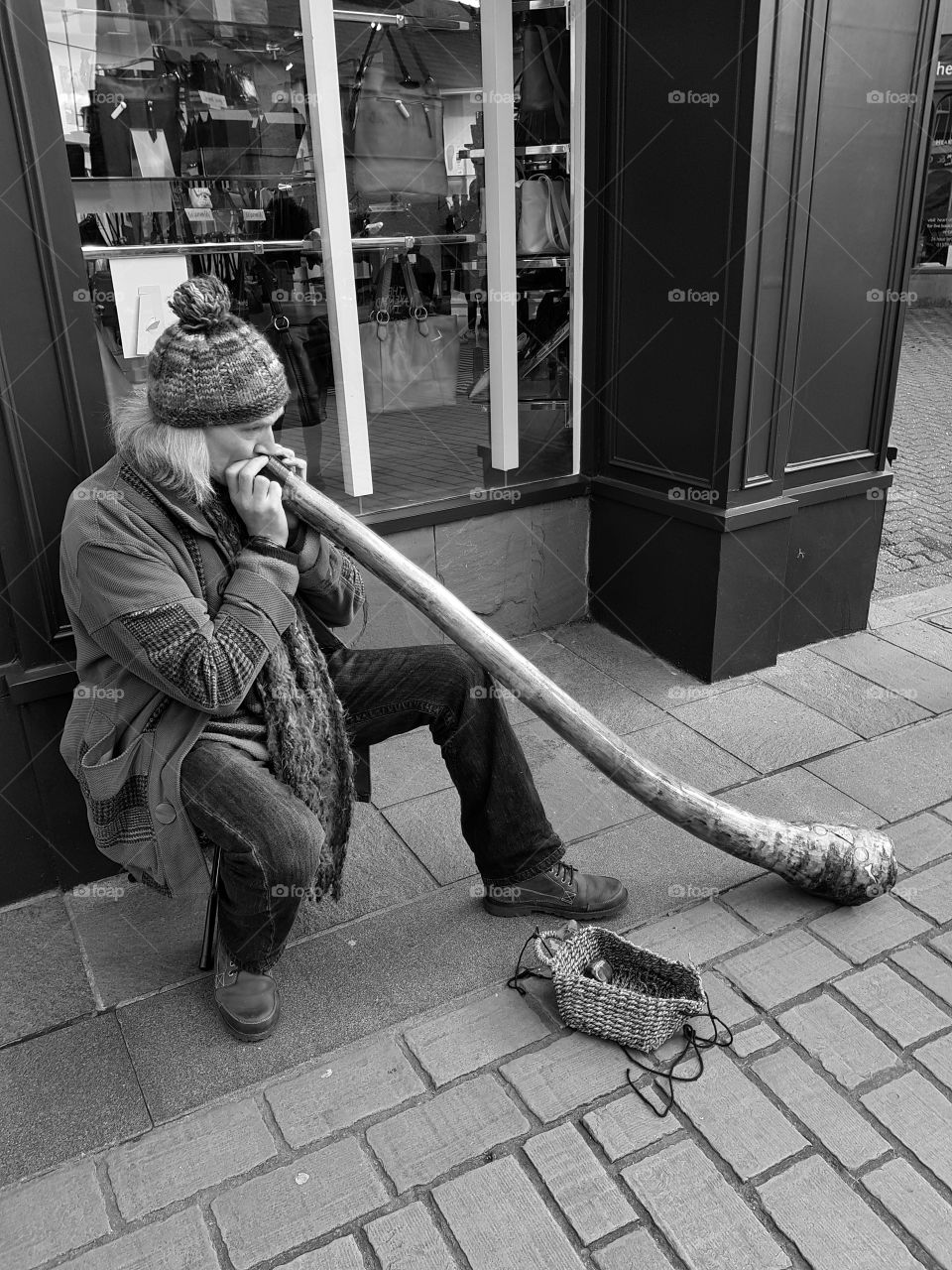 didgeridoo busker