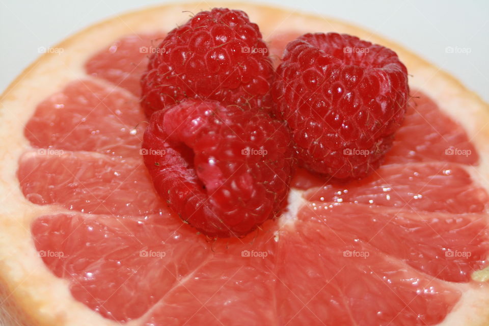 Grapefruit with Raspberries 