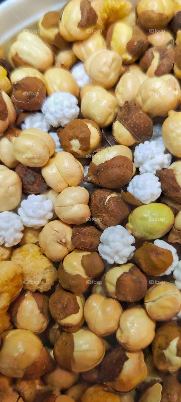 famous Indian timepass healthy snack
bhuna chana + ilaichi Dana