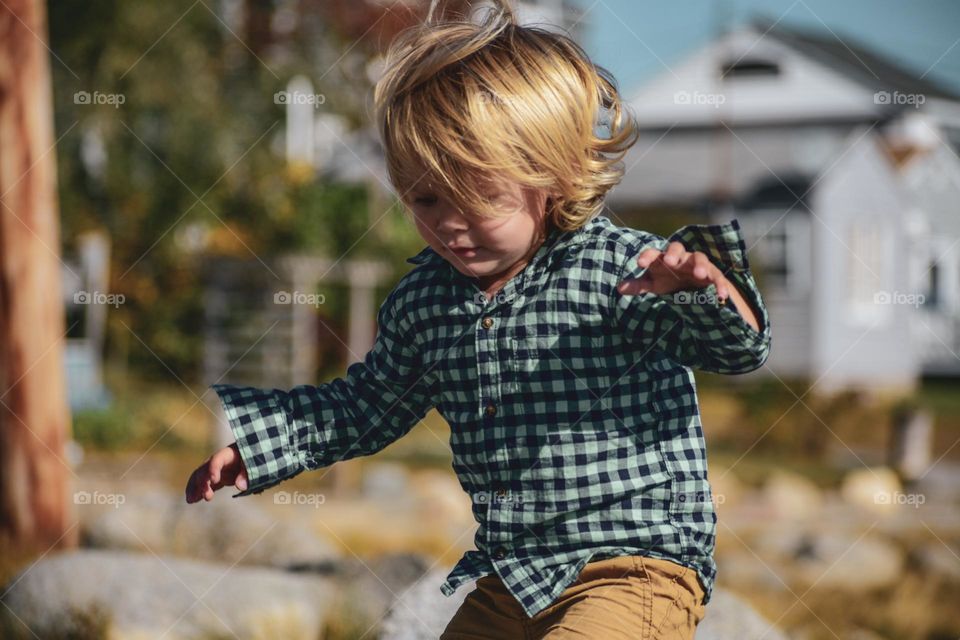 Bouncy golden hair