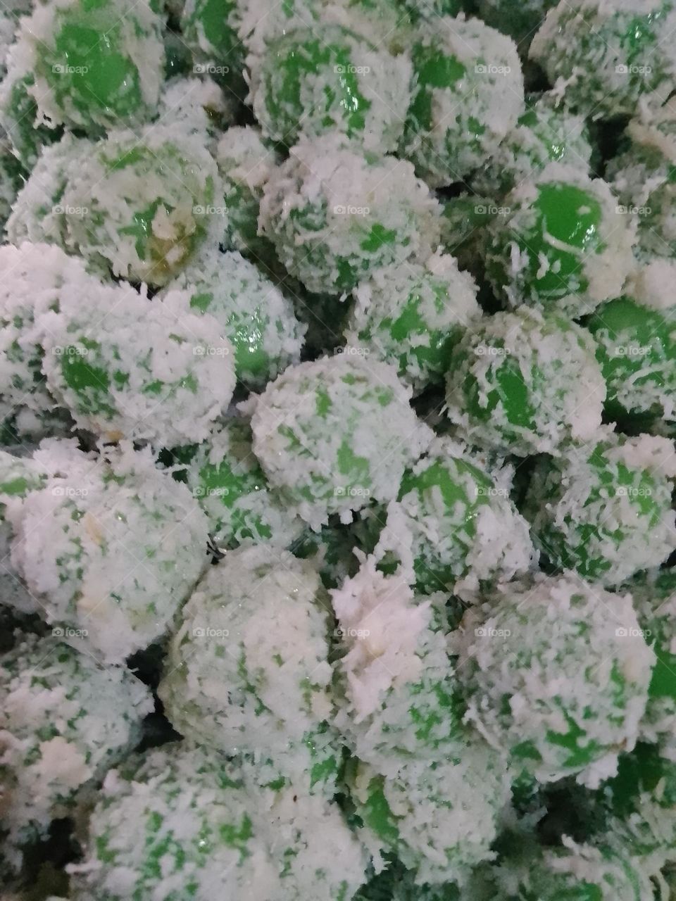 KLEPON" Snacks that are savory, sweet and tender, snacks from the past that are still axis until now from Indonesia