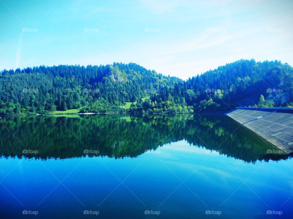 Perfect symetry of the Polish mountains!

Pieniny, Poland