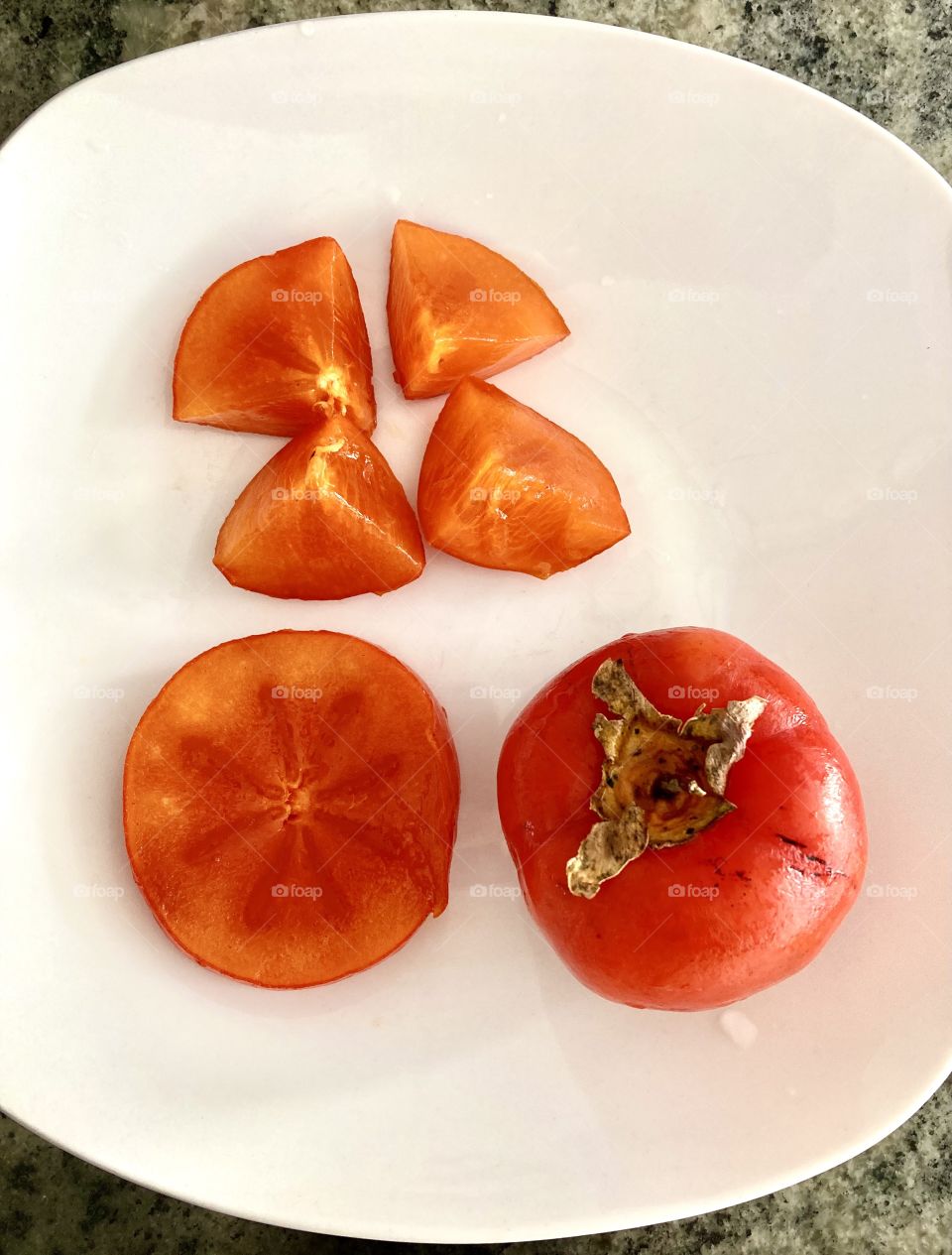 PERSIMMON - Um caqui para saciar a fome da tarde vai bem, não?
Caprichei nestes dois (os outros estavam suculentos). Como não gostar dessas delícias, tão doces e nutritivas?