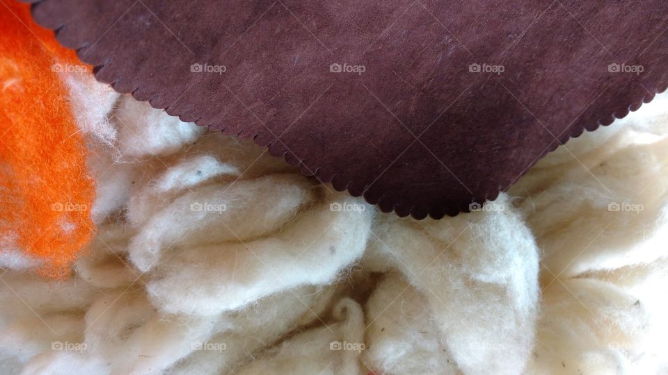 Mantas, couro e pelegos.