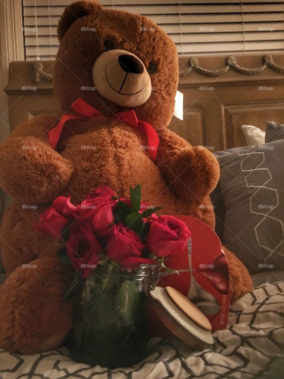 Bear and roses 