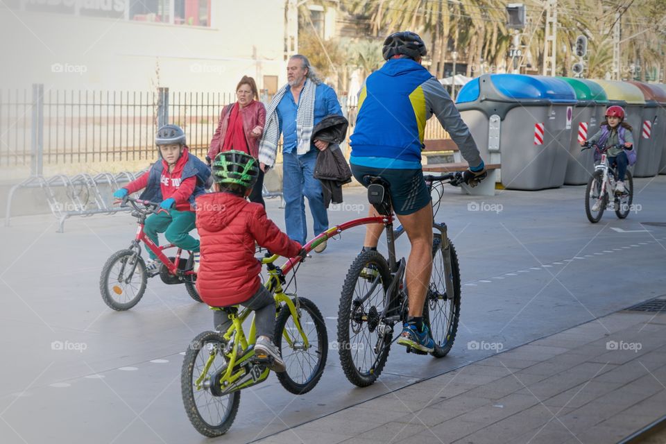 En bici con papá soy la envi a del Barrio