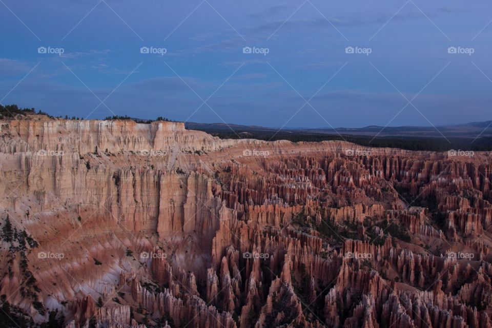 First light at the hoodoos of Bryce Canyon National Park 