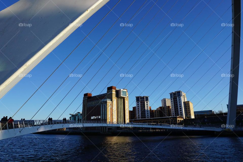 The Millenium Bridge highlighted by a Winter blue sky day 💙