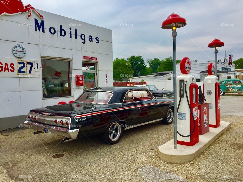 Vintage Mobil Gas Station Impala Muscle Car