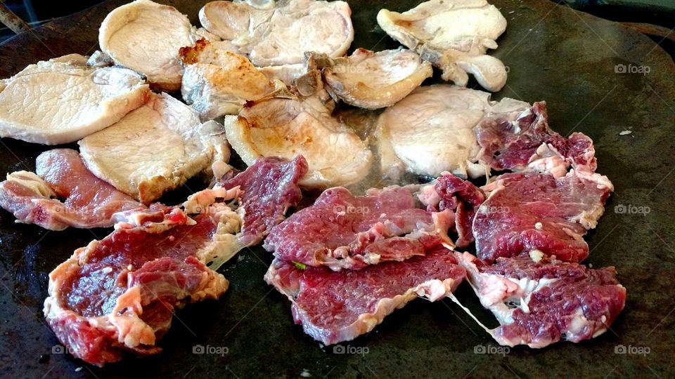 Carnes, bovinas e suínas.