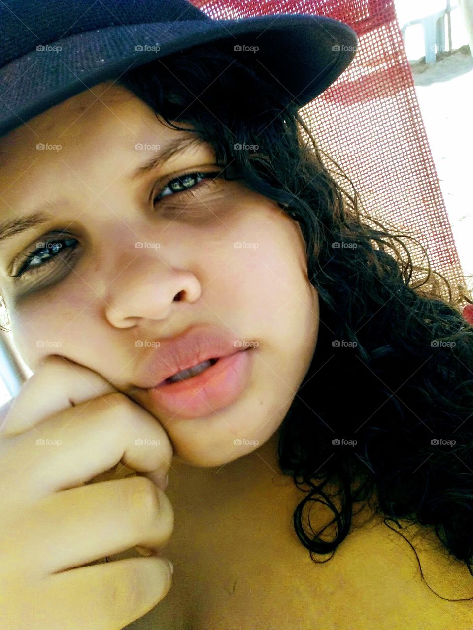 Com filtro e lábios naturais na praia