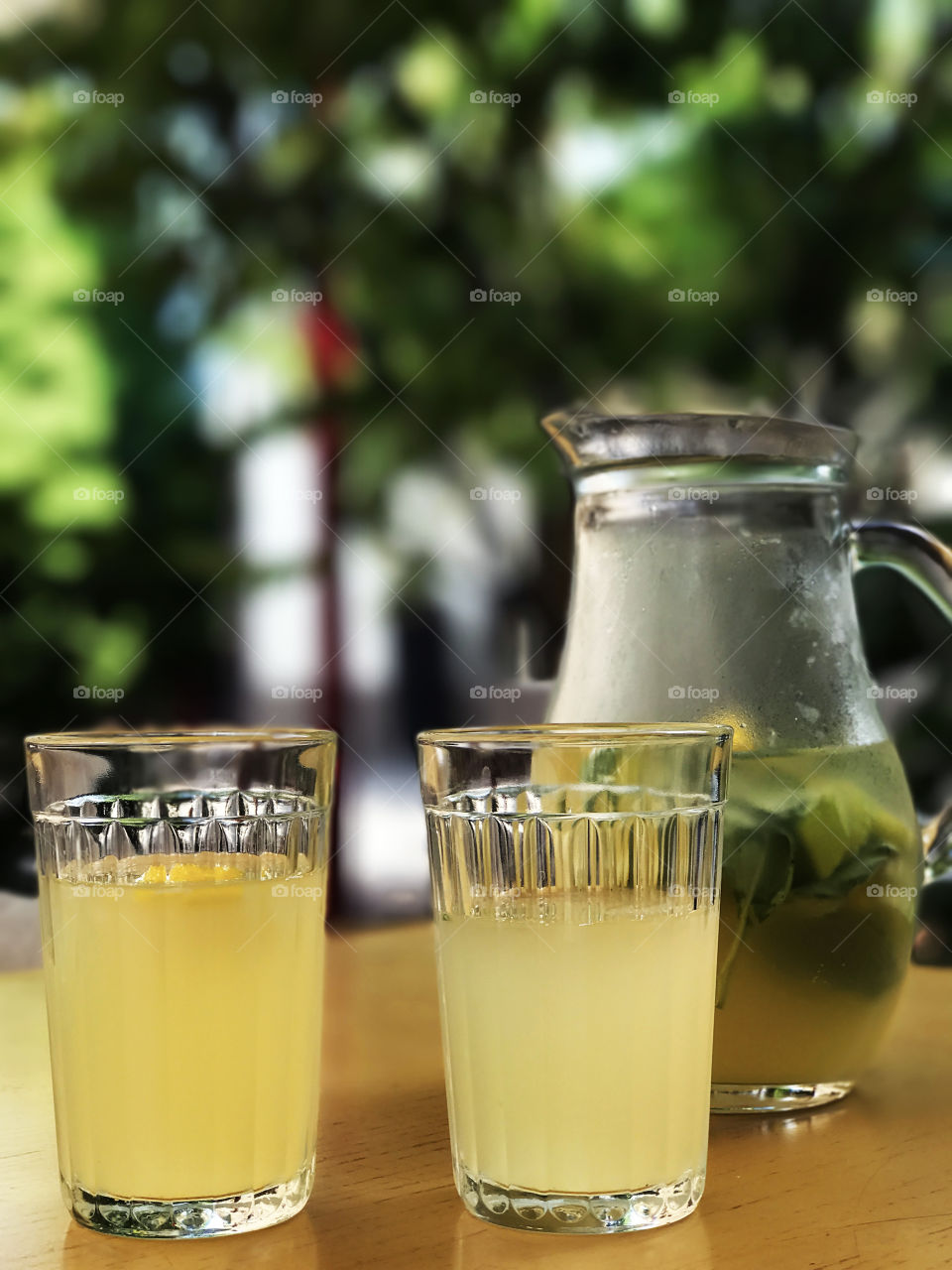 Remembering the summer days with a beautiful yellow lemonade 