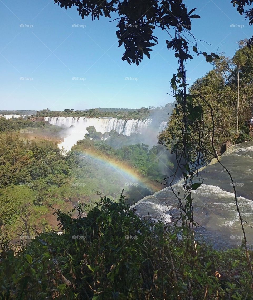 el arcoiris en cataratas de Iguazú, Argentina