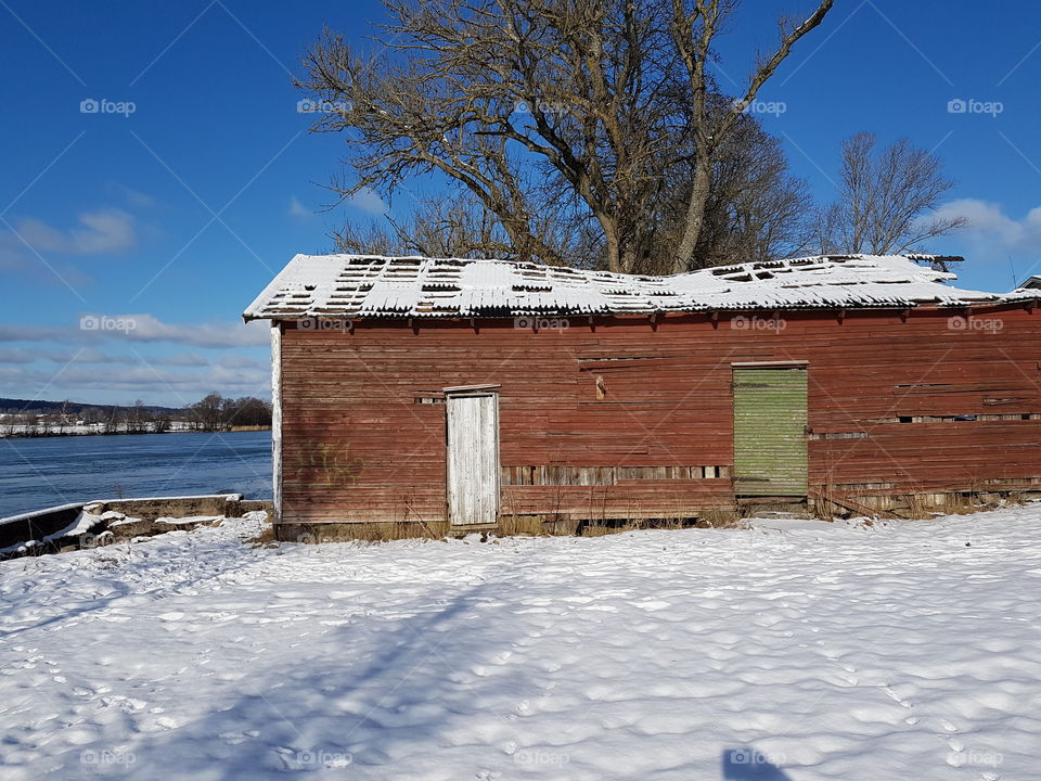 sweden 
snow
winter
barn