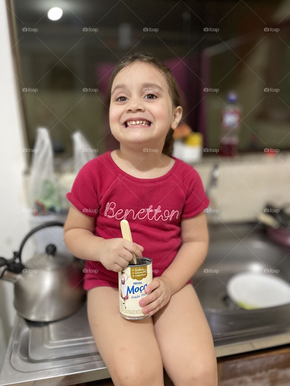 Aquela foto forcada , que será a menina propaganda da Nestlé 🥰