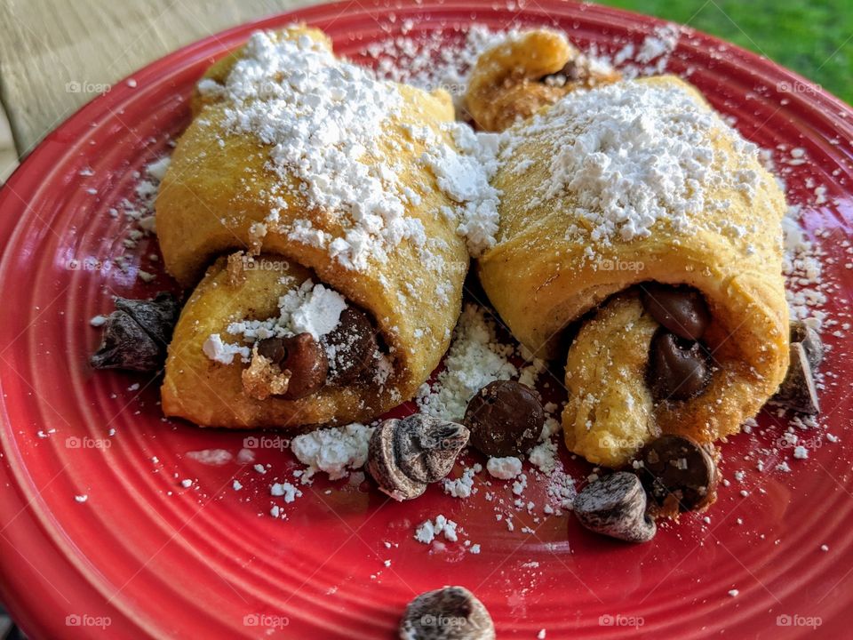 chocolate cresent roll dessert