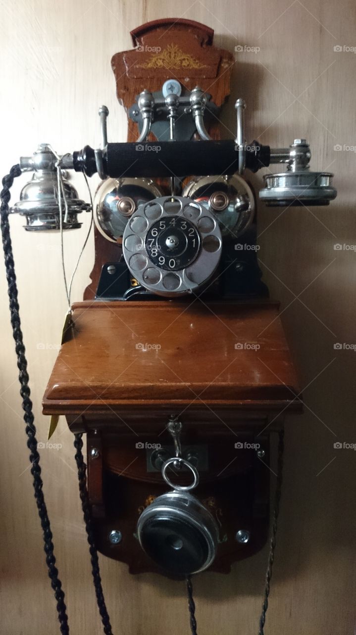 phone. museum phone