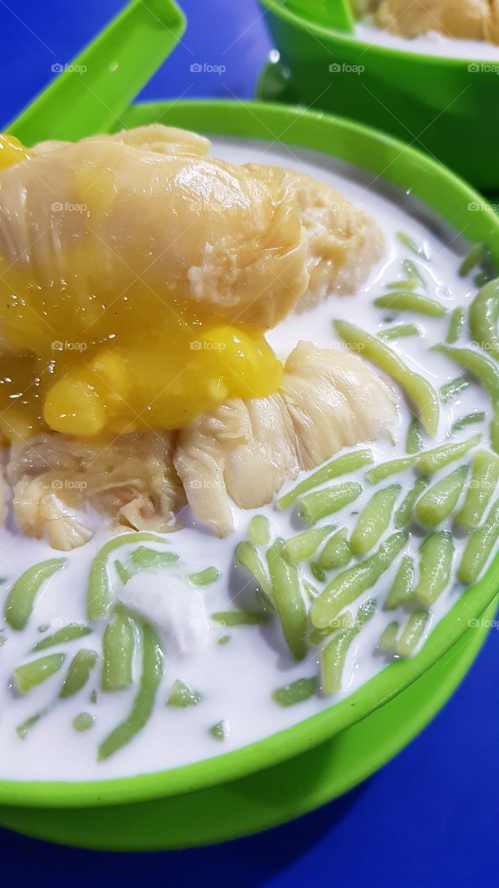 This is called 'Cendol Durian'. Tasty. Delicious. Please taste it when you see this and rate later. Coconut + Durian. Sweet taste. Also cold.