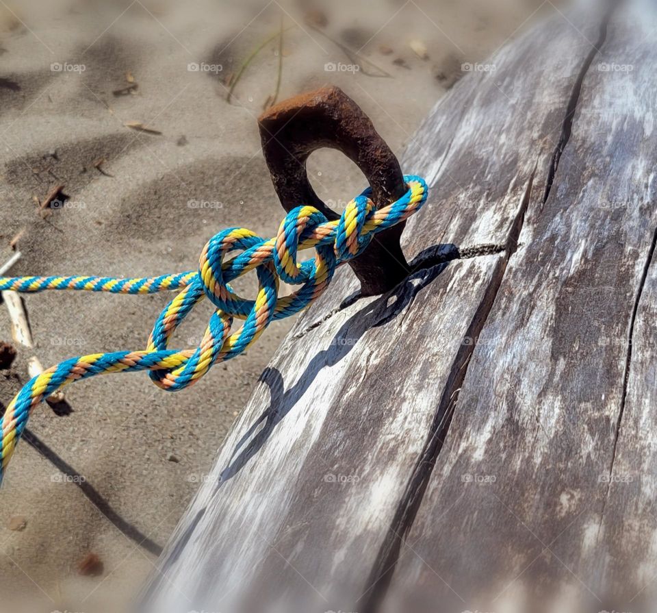 tie on beach