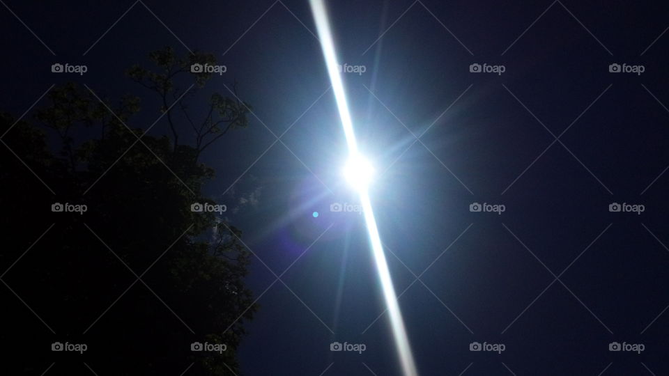 strong Illuminating sun rays