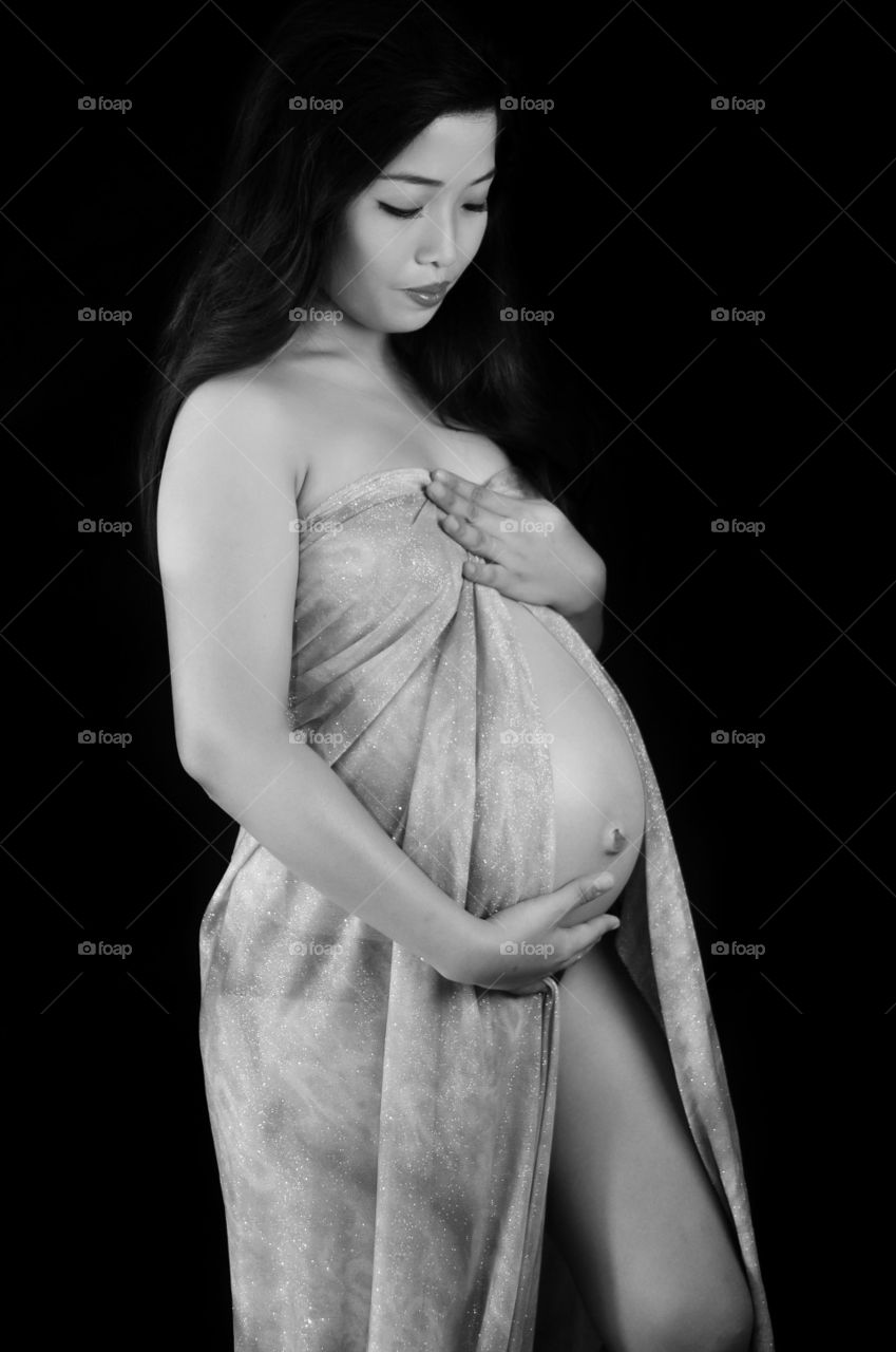 Portrait of asian pregnant woman