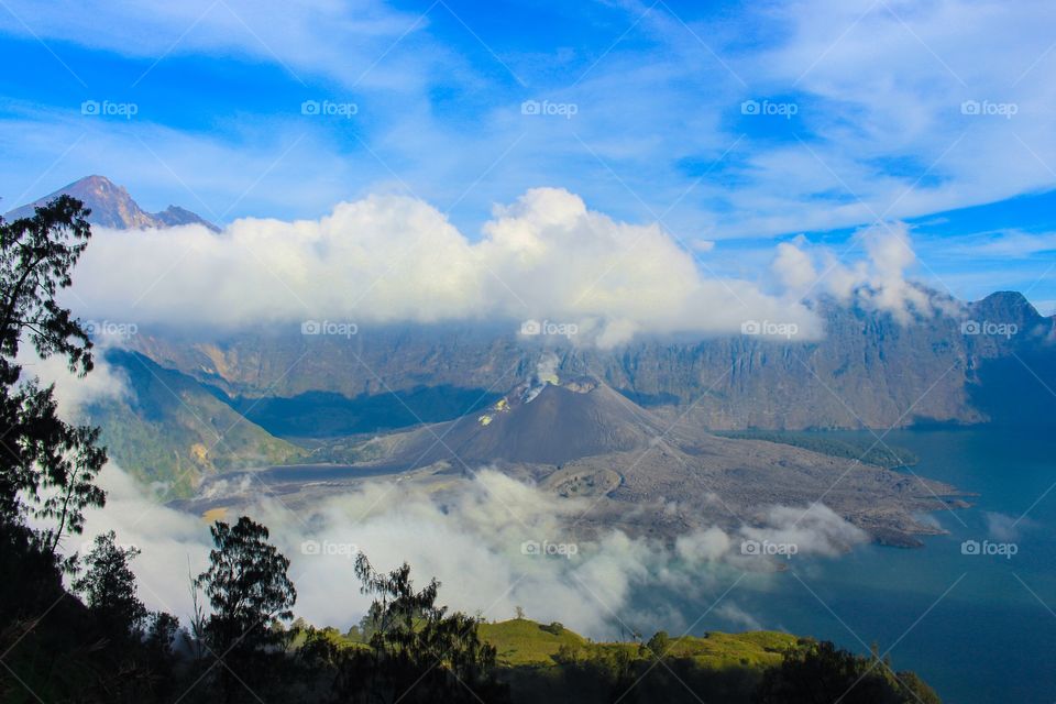 Incredible view of Mount Rinjani from Plawangan Senaru