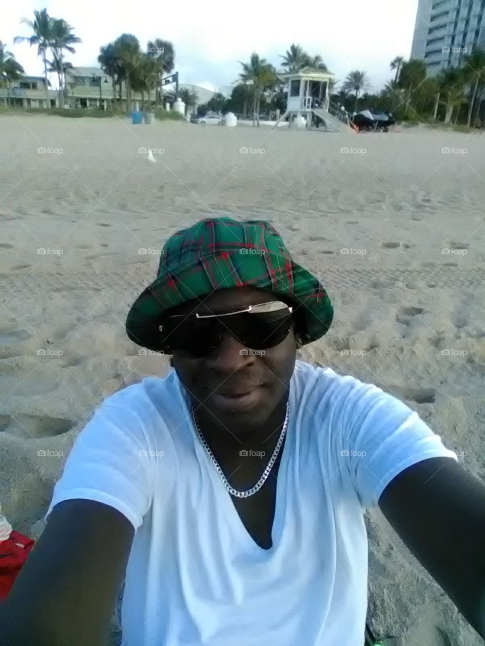 that's Charles Woods my ex fiance who left me on our first Christmas together and sending me pictures from the beach