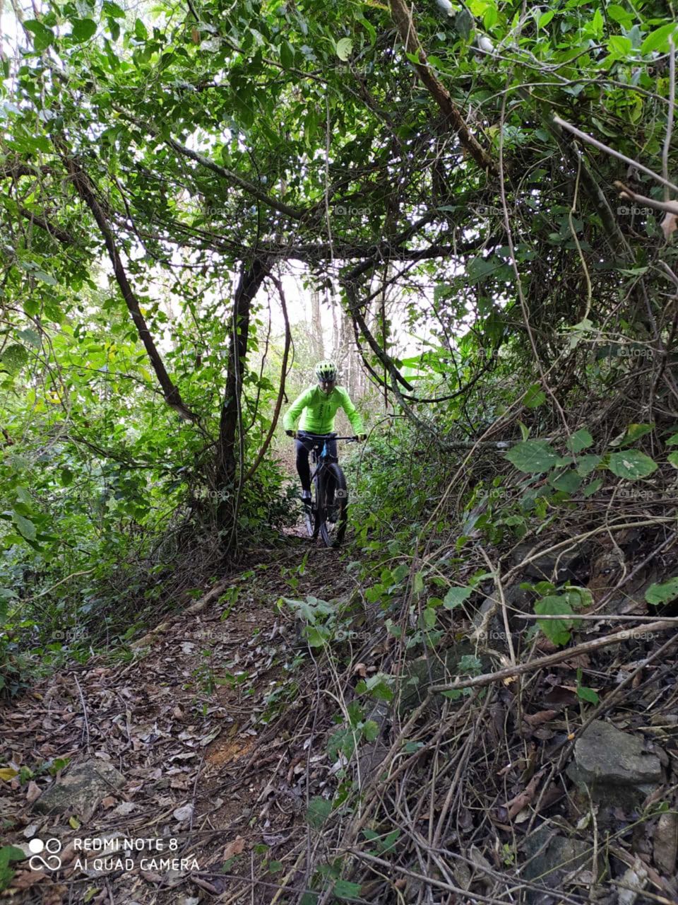 Pedalando na trilha. Aventura,natureza e muita emoção . Venha comigo! 