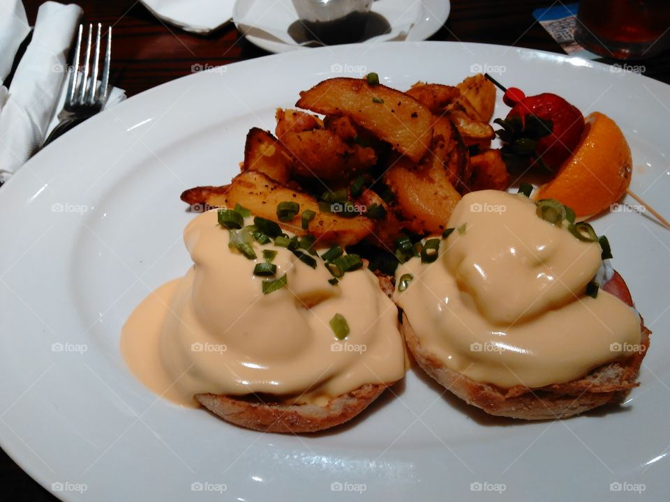 Eggs Benedict