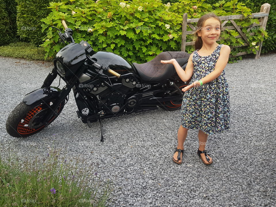 Esmée with the Harley-Davidson.