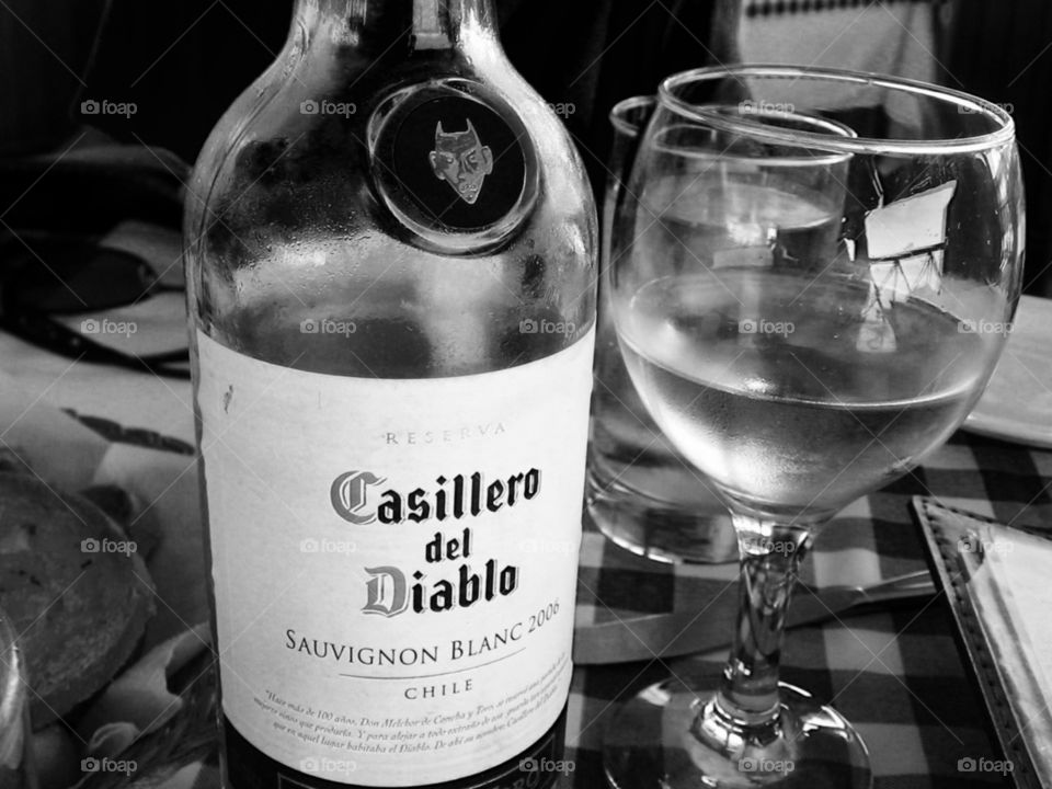 Vino Blanco. Wine Bottle and Glass