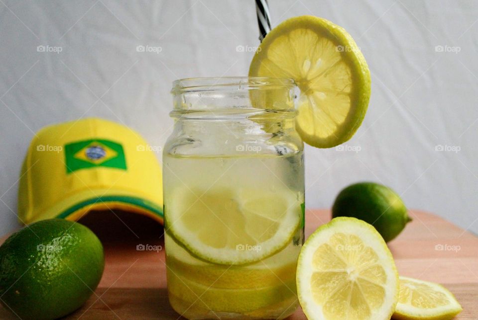 Lemon caipirinha 