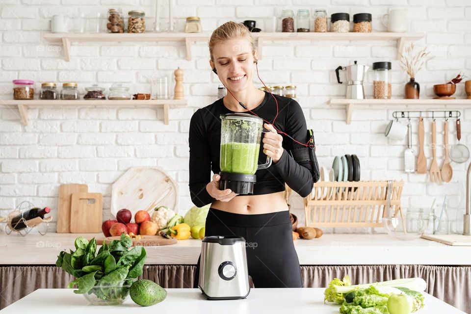 woman making smoothie