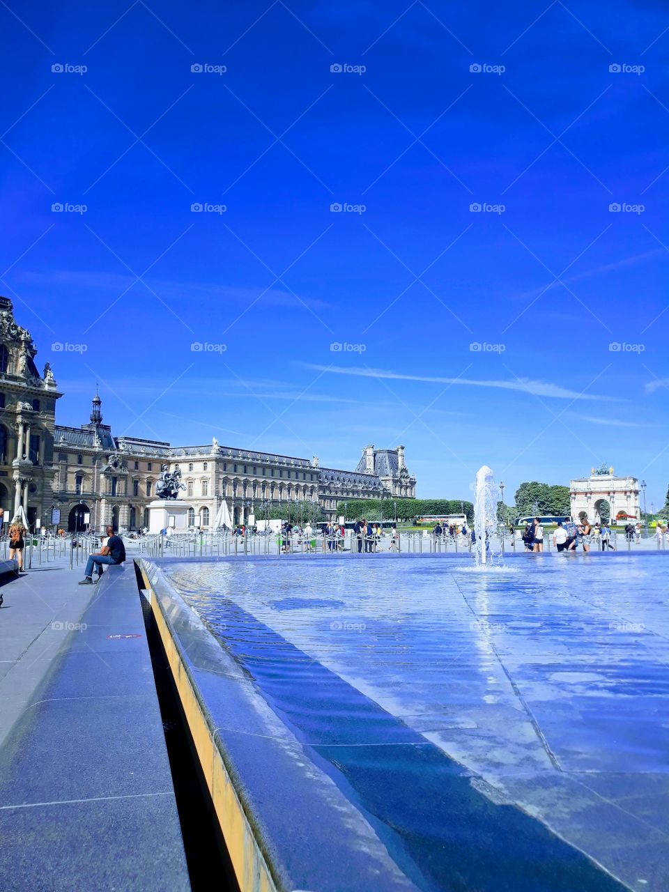 LOUVRE MUSEUM WATER