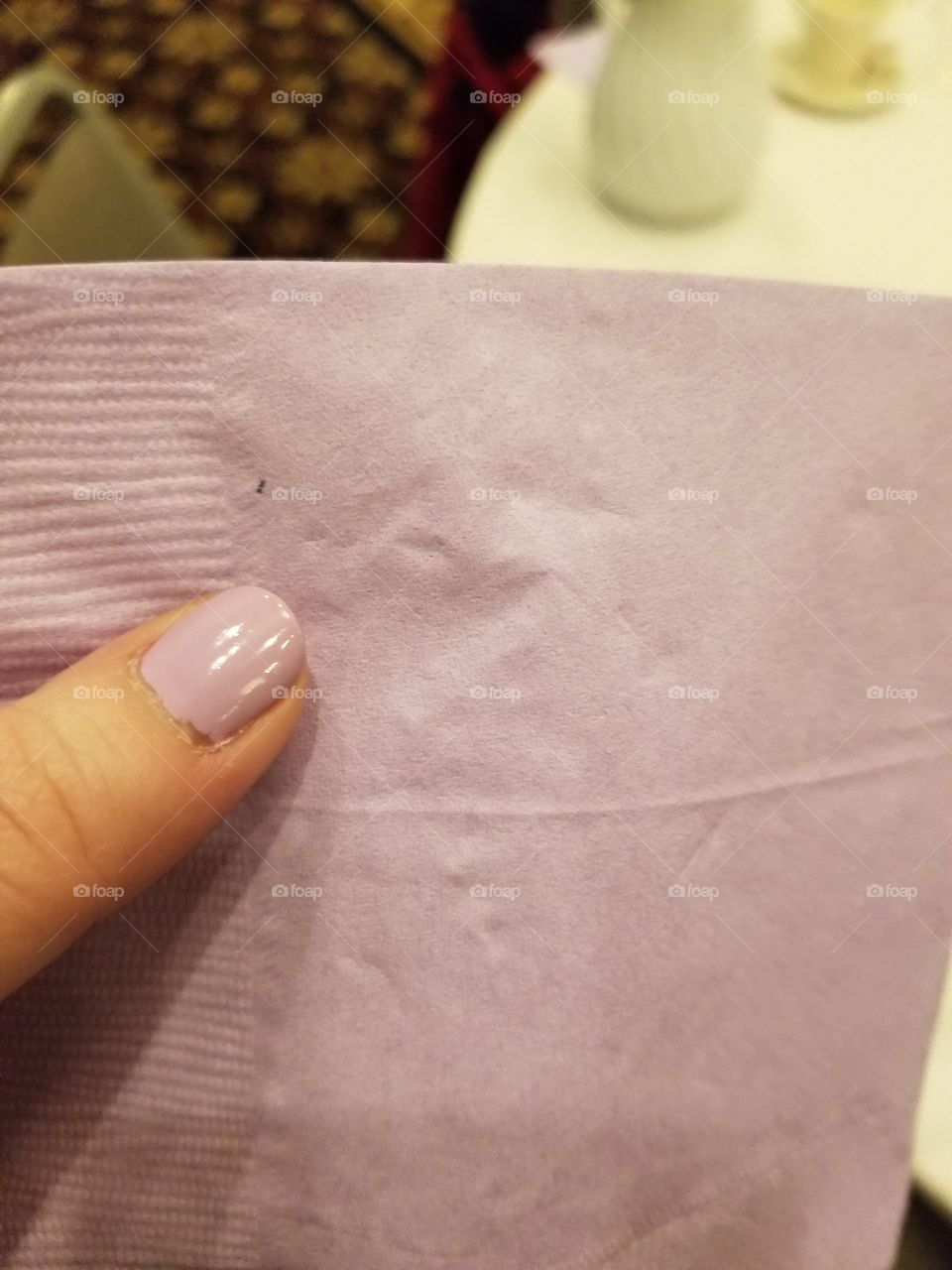 nail color matches napkin