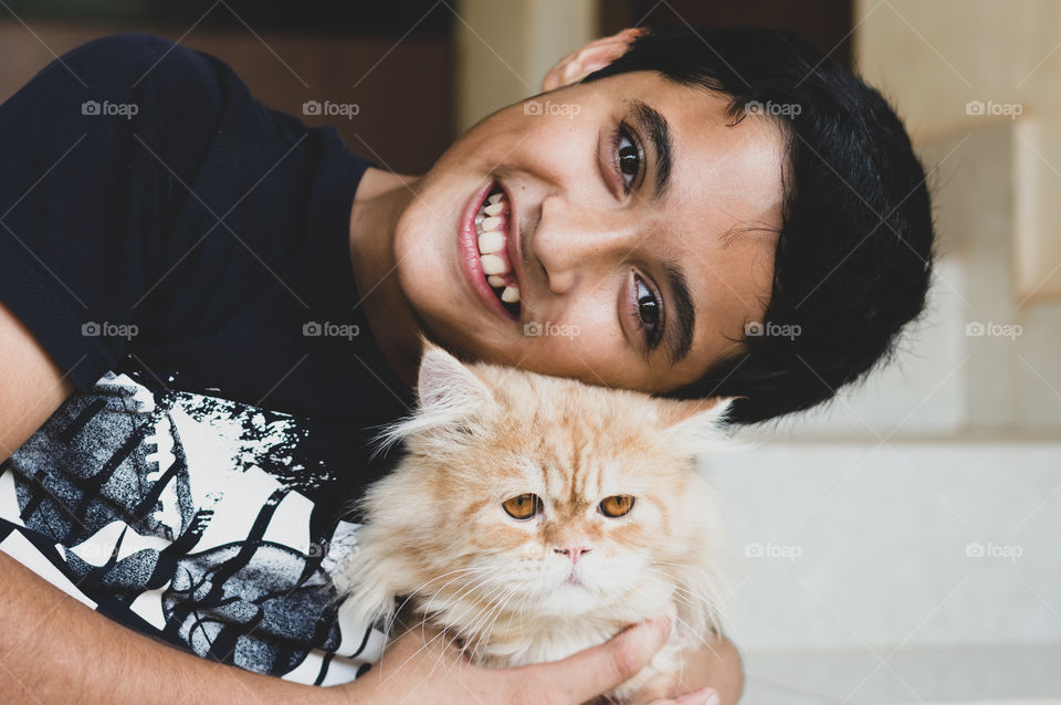 Kiddo with cute cat.He loves his pet. But it looks like cat doesn't😆
