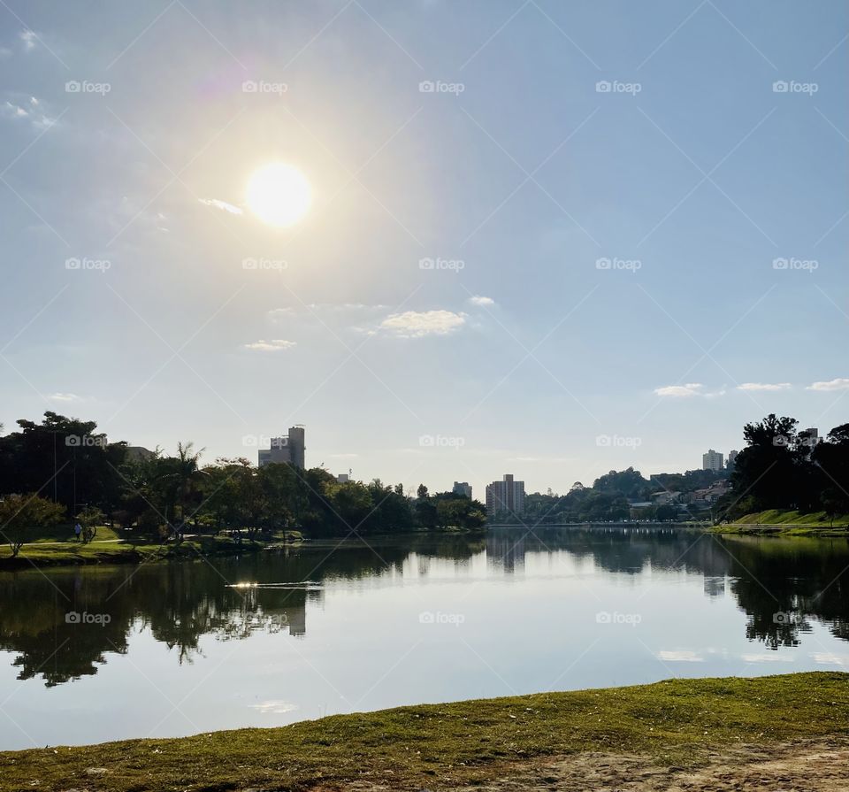 🇺🇸 Sunset that brings us motivation!  A beautiful sun on Lake Taboão, in Bragança Paulista. / 🇧🇷 Entardecer que nos traz motivação! Um sol muito bonito no Lago do Taboão, em Bragança Paulista. 