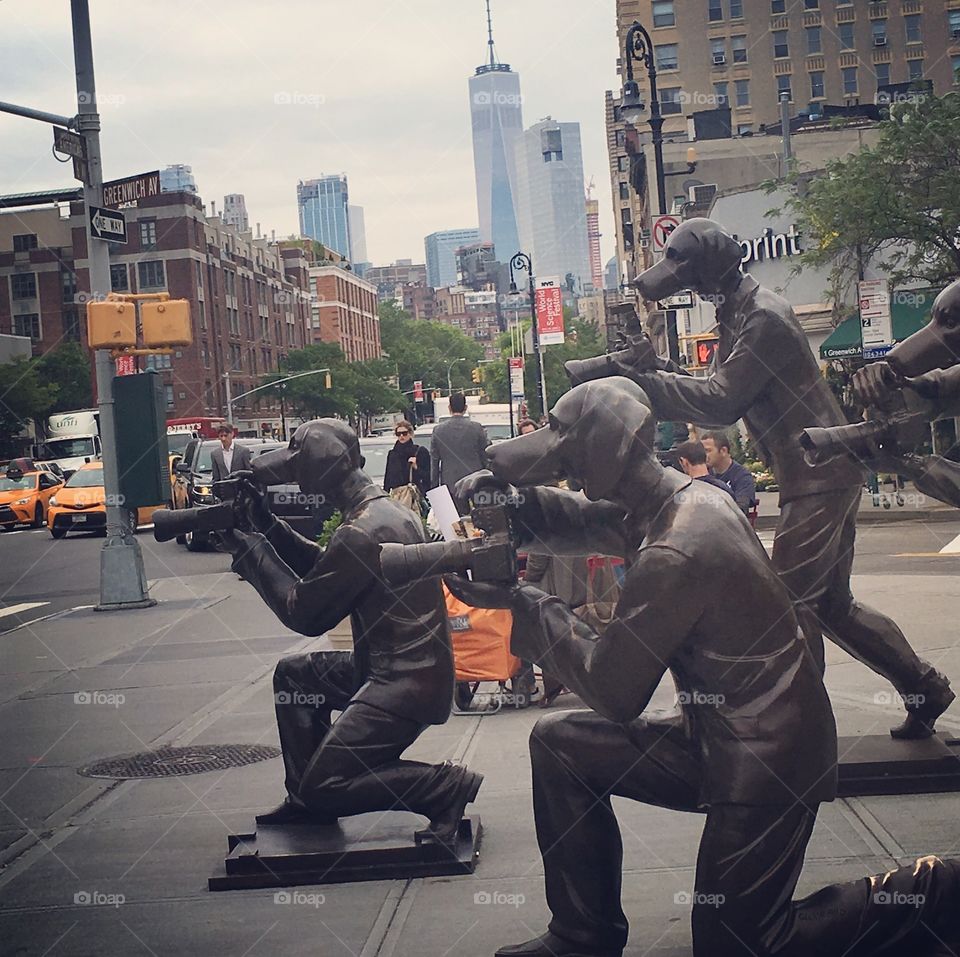 Pup paparazzi statues found in New York City.