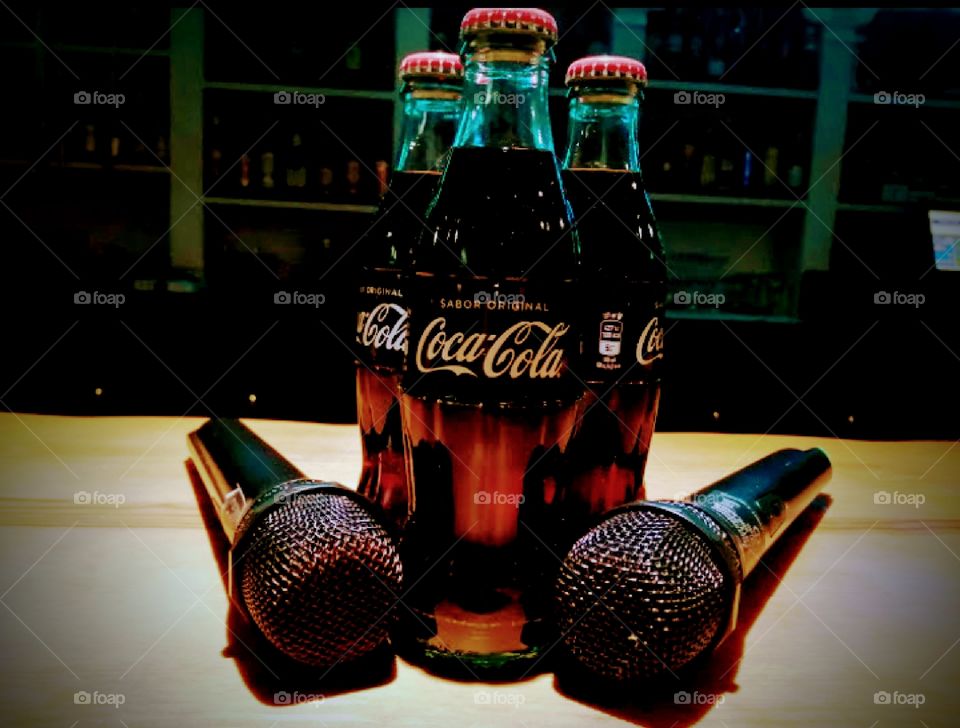 coca cola sings