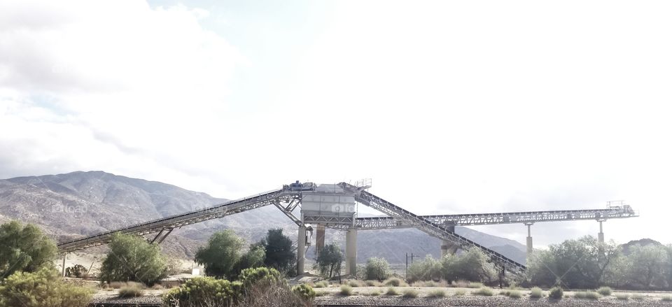 Large metal mining/quarrying equipment.
Metal contraption.
Metal machine.