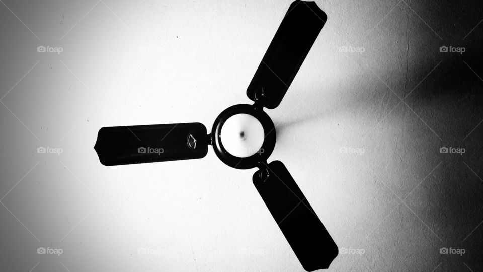 Ventilador de teto. Foto/imagem legal em preto e branco!