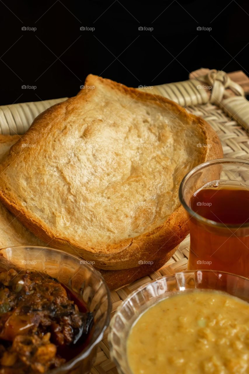 Sri Lankan roasted, crusty, fresh, home made bread with spicy chicken curry and dhal curry served with brewed Sri Lankan tea.