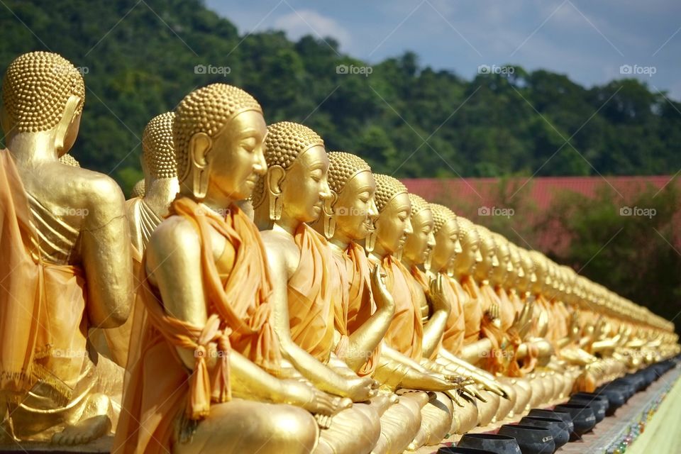 Golden monks, lot, sculpture