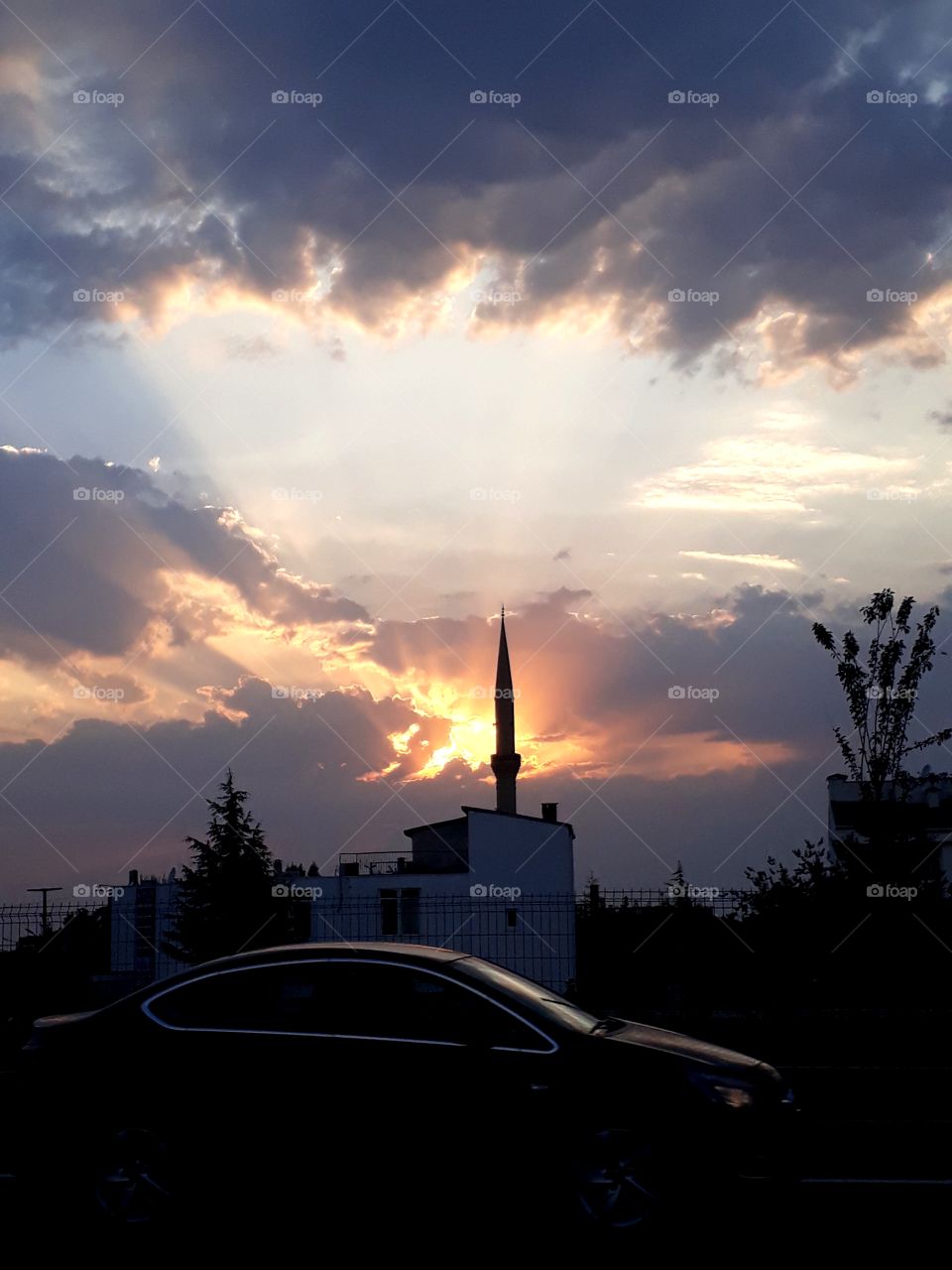 ยามเย็นของเมืองหนึ่งในประเทซตุรกี เมื่อฉันนั่งรถผ่าน เสียงเพลงในมัสยิดดังขึ้น ฉันรู้สึกซาบซึ้งและสงบ