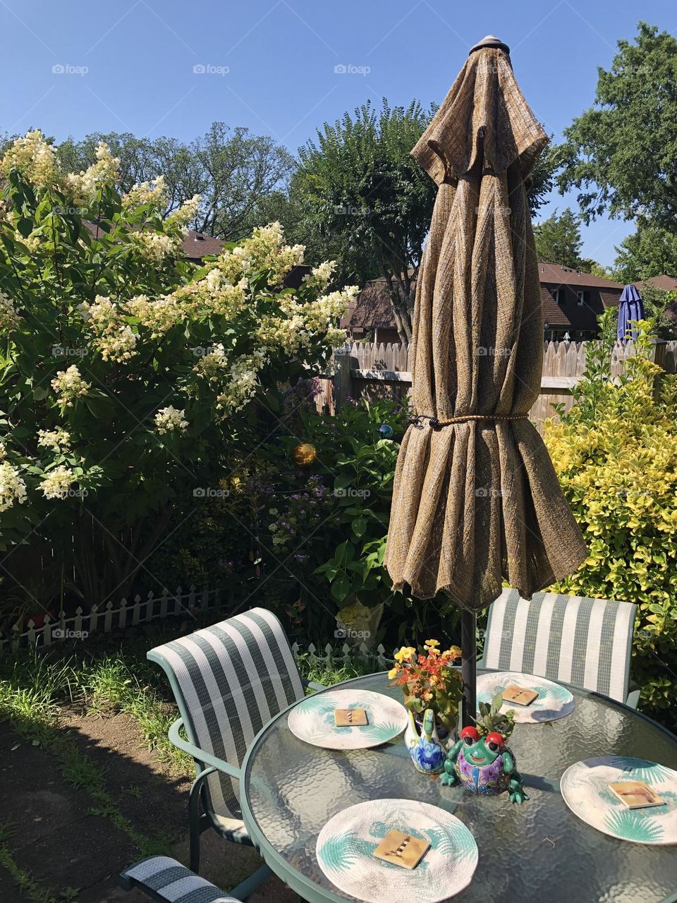 Back yard with garden furniture & umbrella 
