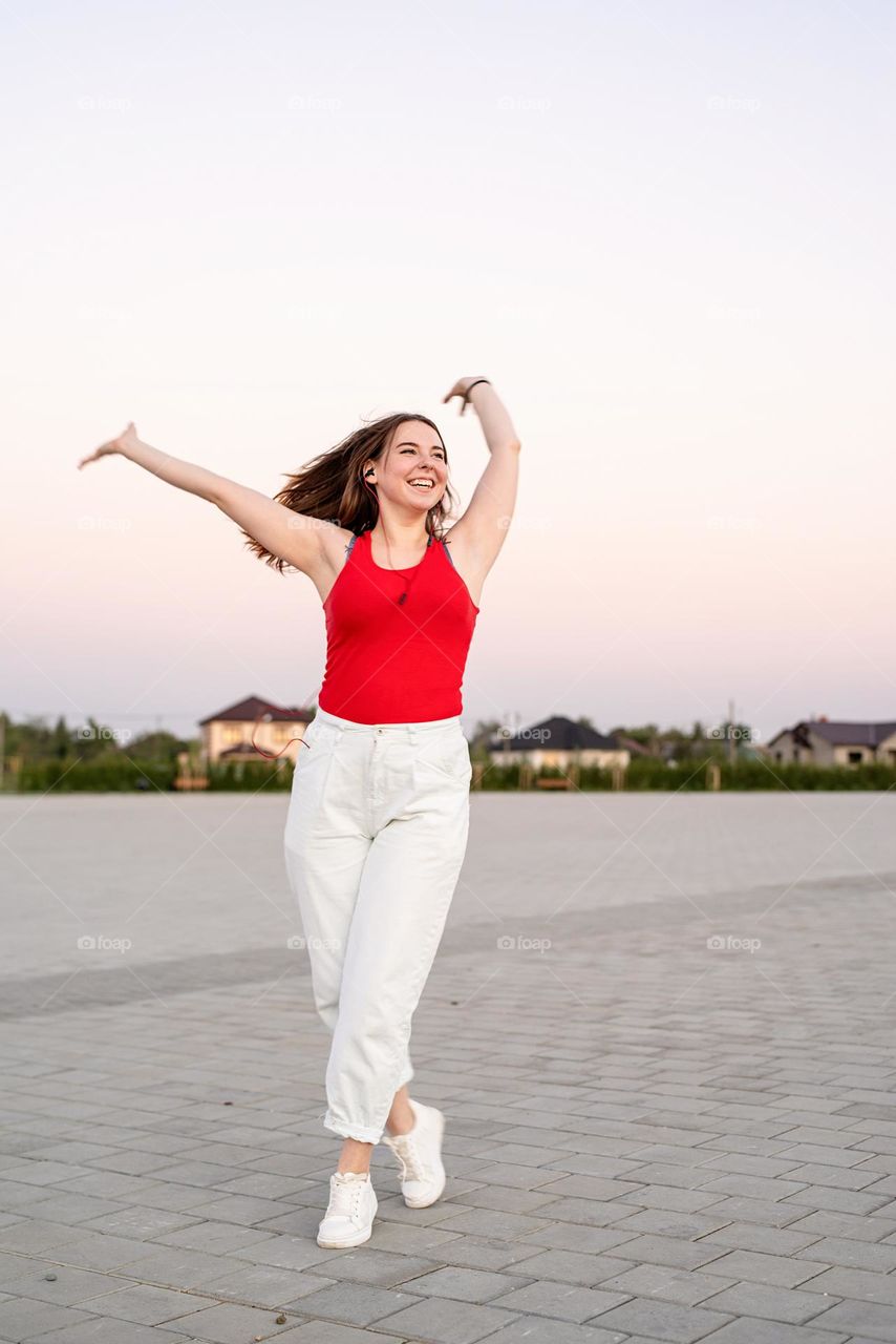 woman dancing